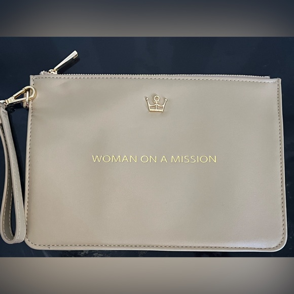 Oliver Thomas Wingwoman Perfect Pouch Wristlet - Picture 1 of 2